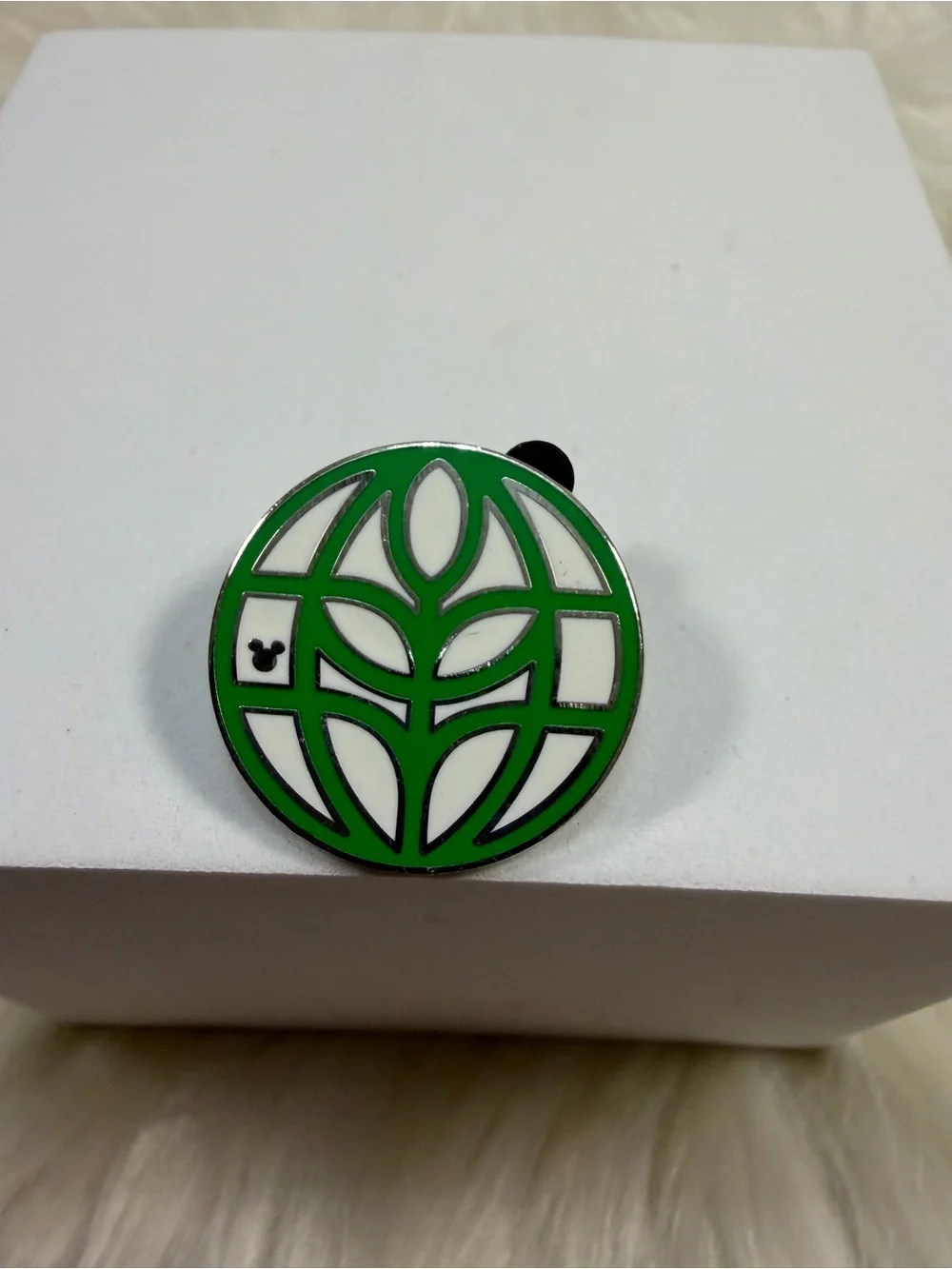 💜3/$15💜 Disney Green and White Enamel Pin